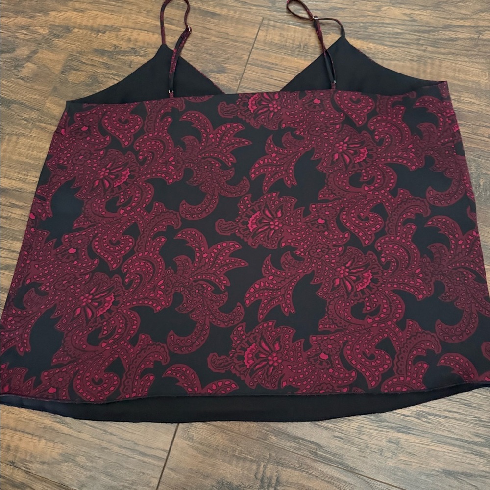 Express Elegant Black and Red Paisley Women's Top - Picture 2 of 3